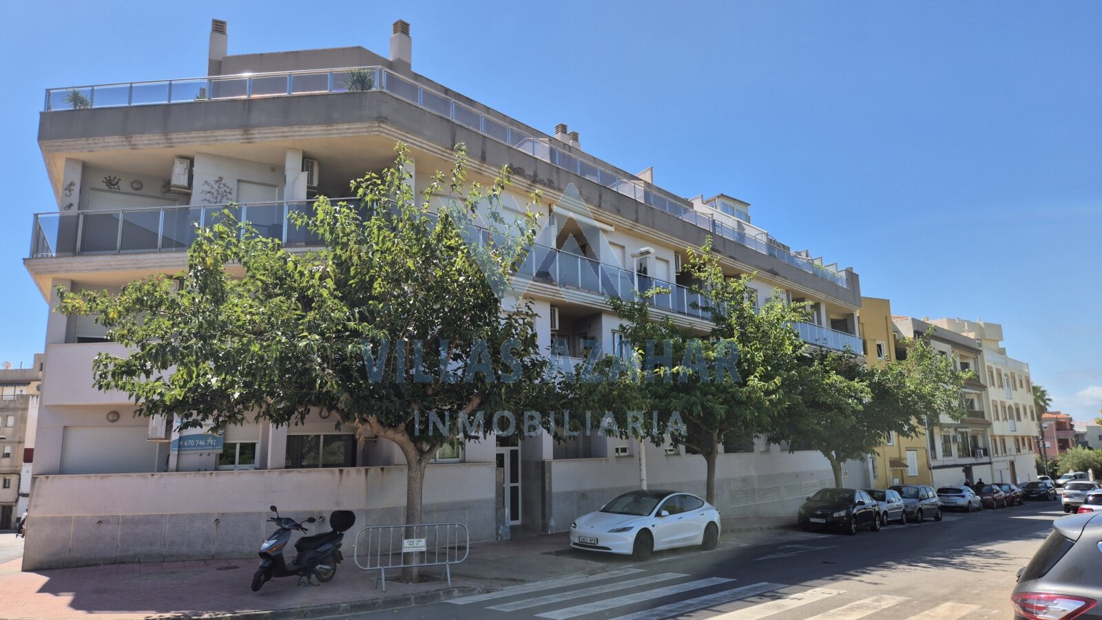 4-Zimmer-Wohnung mit Pool, Stellplatz und Abstellraum im Zentrum 4-Zimmer-Wohnung mit Pool, Stellplatz und Abstellraum im Zentrum